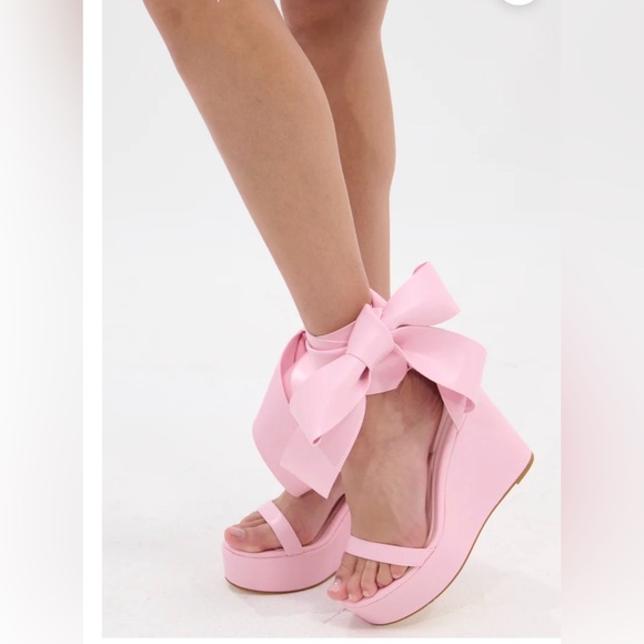 Azalea Wang Shoes - Azalea Wang Emeka Pink Platform Sandal with Bow - Size 9